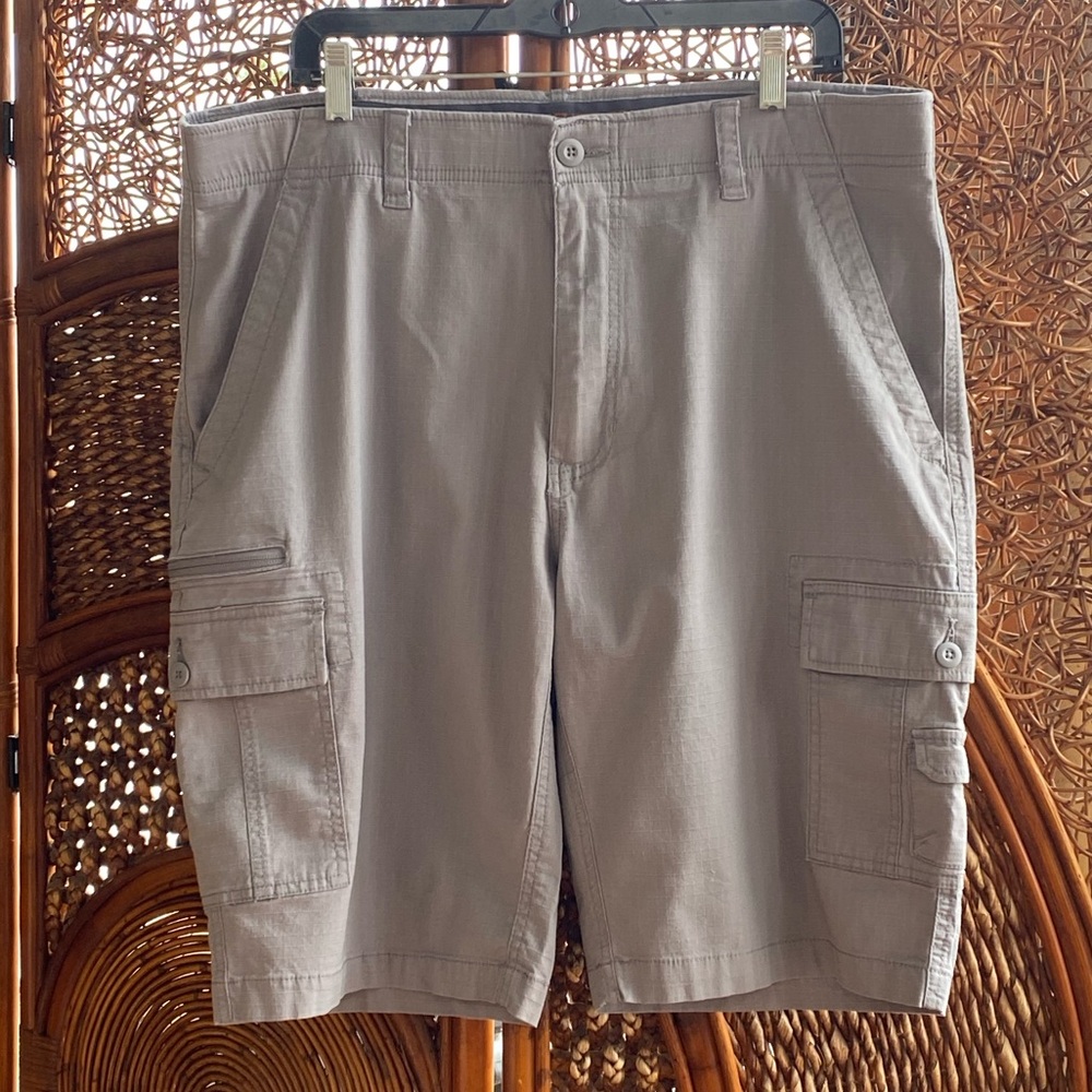 Wearfirst Khaki Gray Cargo Shorts. Comfortable Size 38 Great Condition